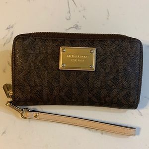 Michael Kors Wristlet Wallet